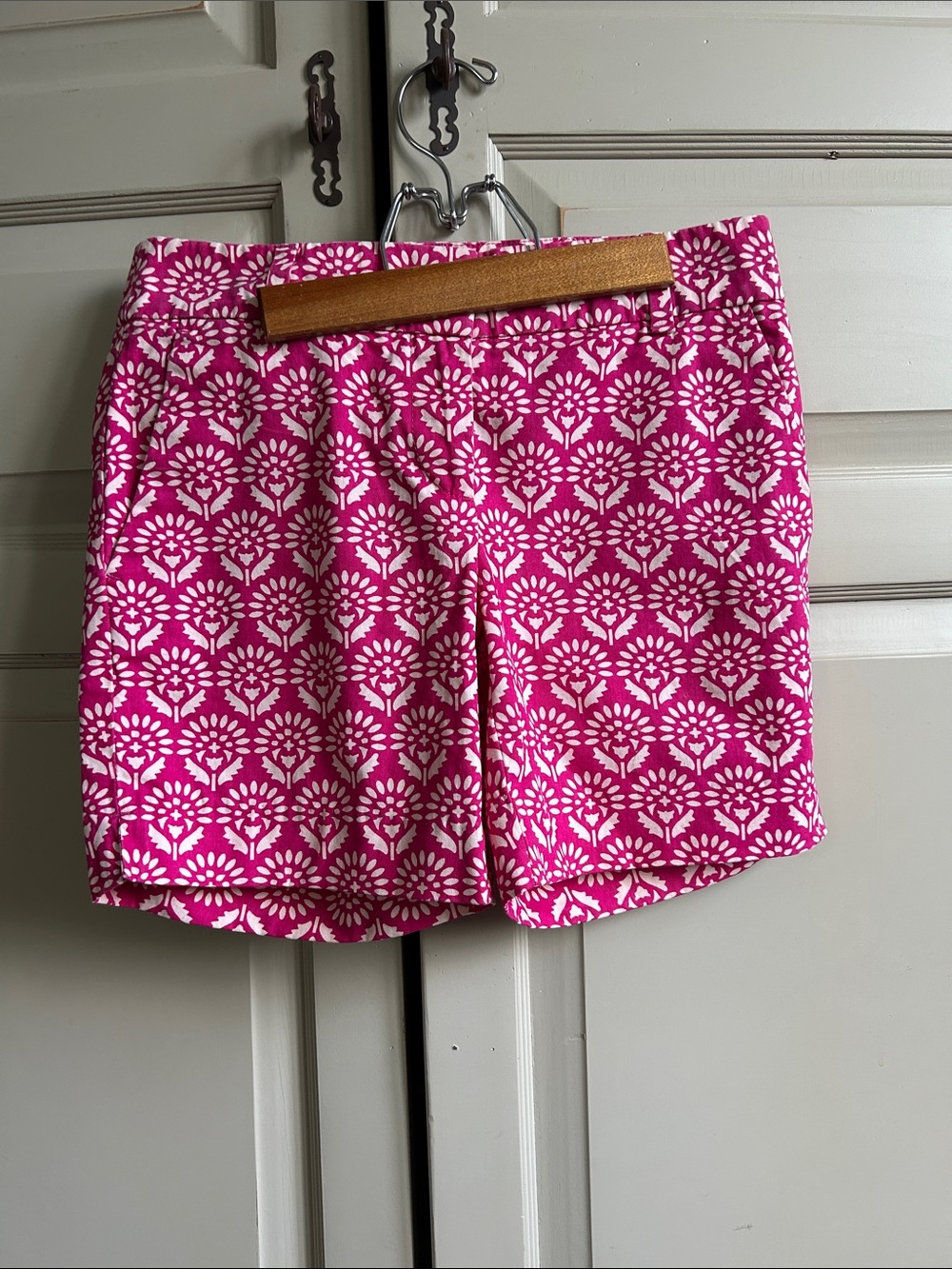 Loft Women's Pink patterned Casual 100% cotton Shorts. 00